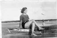 BU869