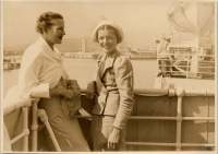 LIV19076